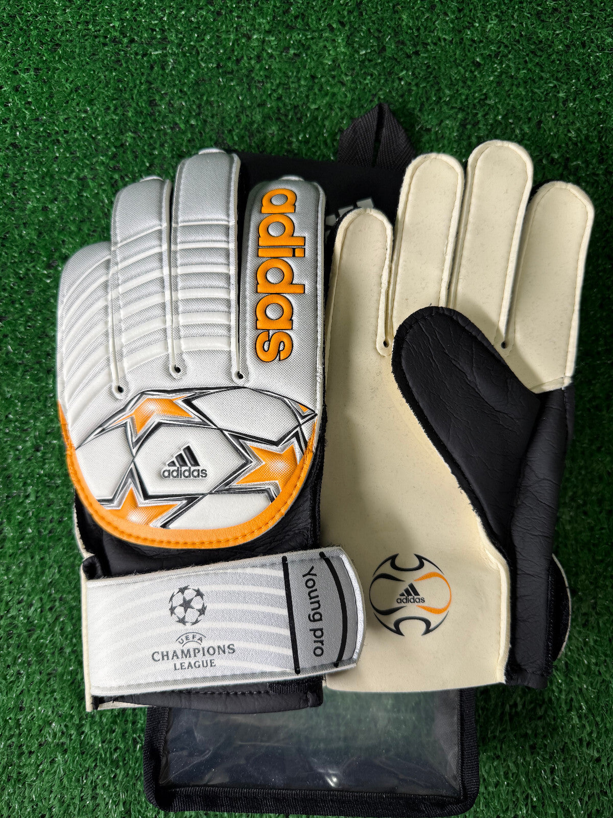 guanti portiere Adidas CHAMPIONS LEAGUE TEAMGEIST 2006 Goalkeeper gloves vintage
