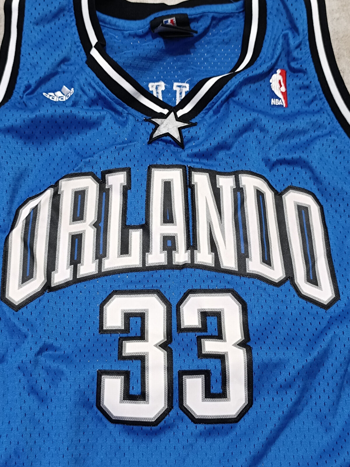 Adidas Grant Hill Signed Jersey 1996-00 Detroit Pistons Hill #33